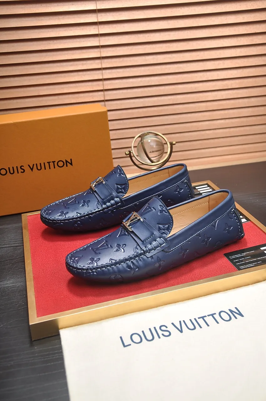 Men's men's shoes 💰420💶 [LV Doudou shoes] (water-dyed cowhide lining) new model is on the market, available on the official website. The new Doudou shoes are processed into single-color materials, and the uppers are made of imported horsehide leather. The body of the shoe is fully hemmed with mark thread, and is lined with imported original cowhide leather. The elegant shoe shape is super suitable for all-matching, and the size is 38-44.